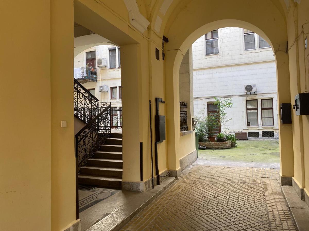 Urban Haven - 3 Beds, 3 Baths, Free Parking, Near Central Market บูดาเปสต์ ภายนอก รูปภาพ