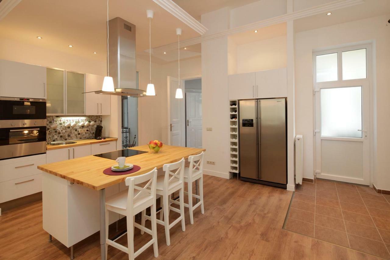 Urban Haven - 3 Beds, 3 Baths, Free Parking, Near Central Market บูดาเปสต์ ภายนอก รูปภาพ