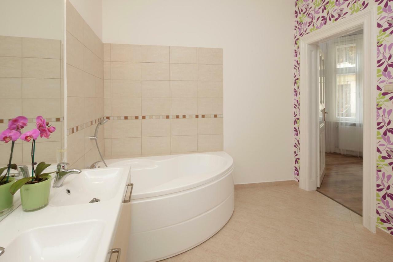 Urban Haven - 3 Beds, 3 Baths, Free Parking, Near Central Market บูดาเปสต์ ภายนอก รูปภาพ