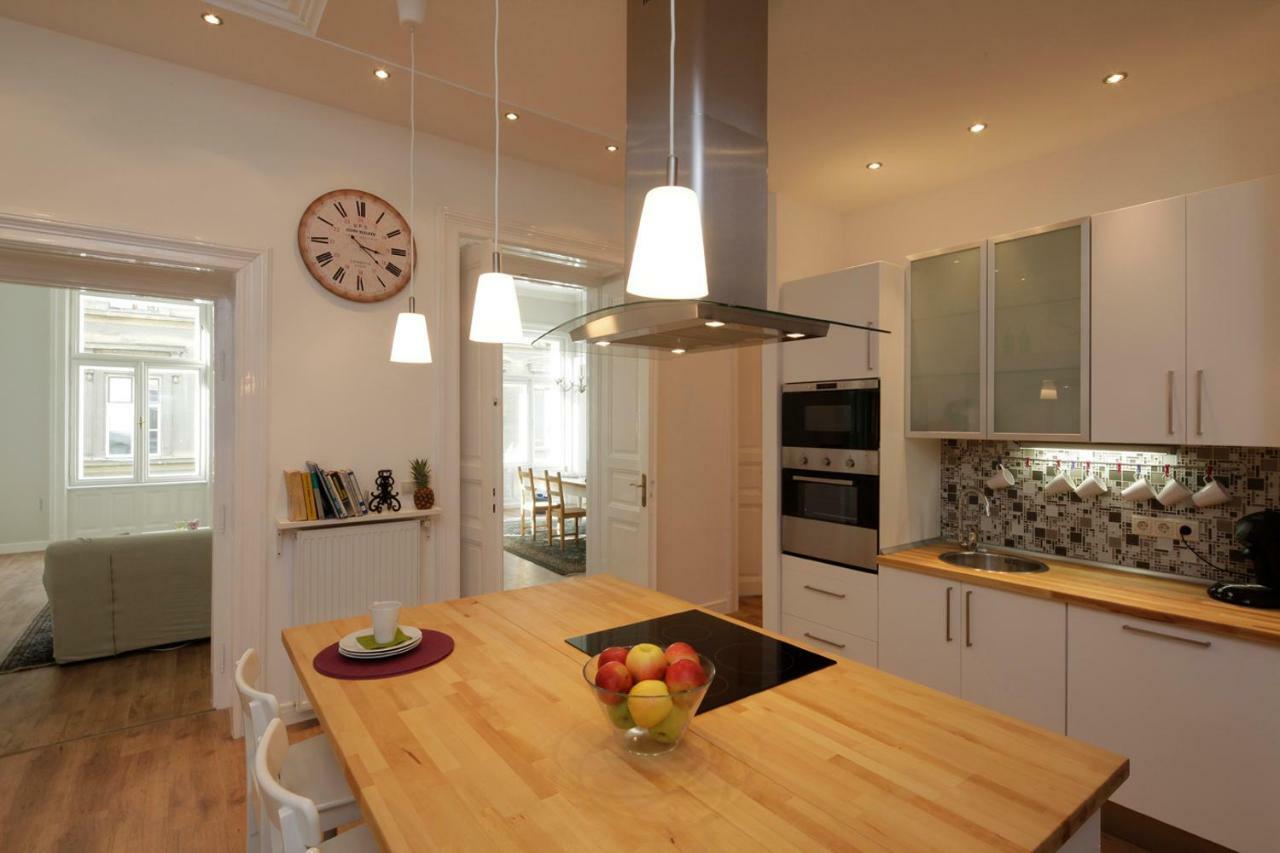 Urban Haven - 3 Beds, 3 Baths, Free Parking, Near Central Market บูดาเปสต์ ภายนอก รูปภาพ