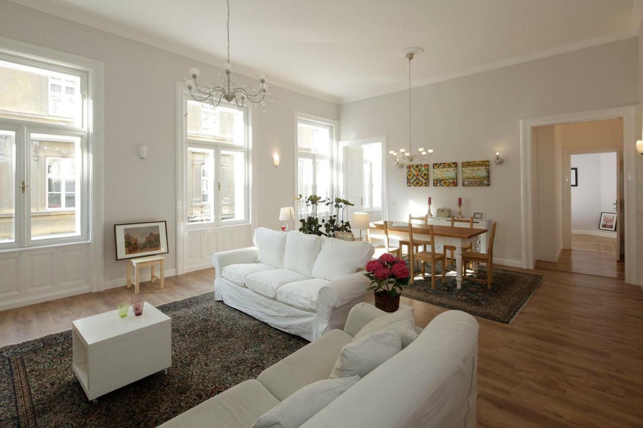 Urban Haven - 3 Beds, 3 Baths, Free Parking, Near Central Market บูดาเปสต์ ภายนอก รูปภาพ
